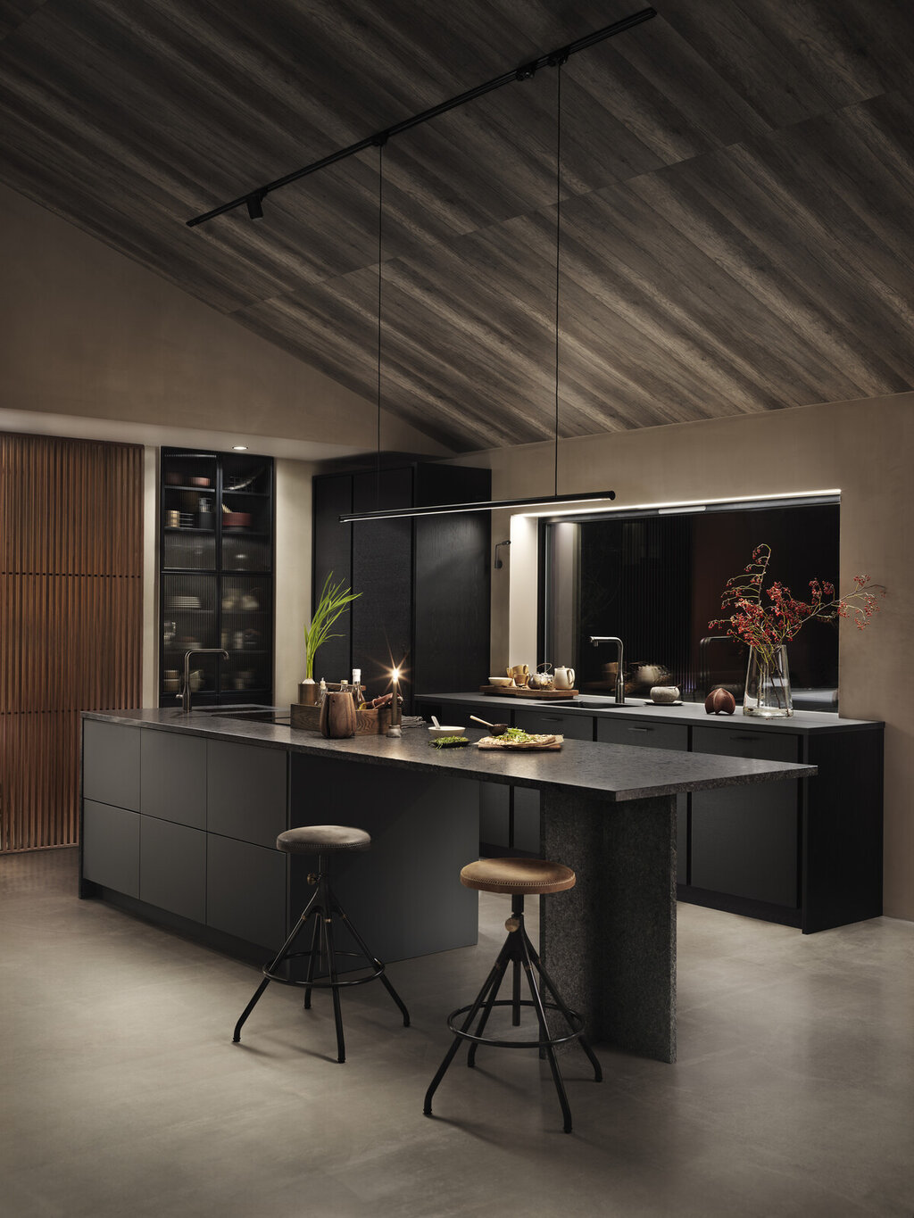 Køkkeninspiration Bistro eg sortbejdset Fenix grafitgrå