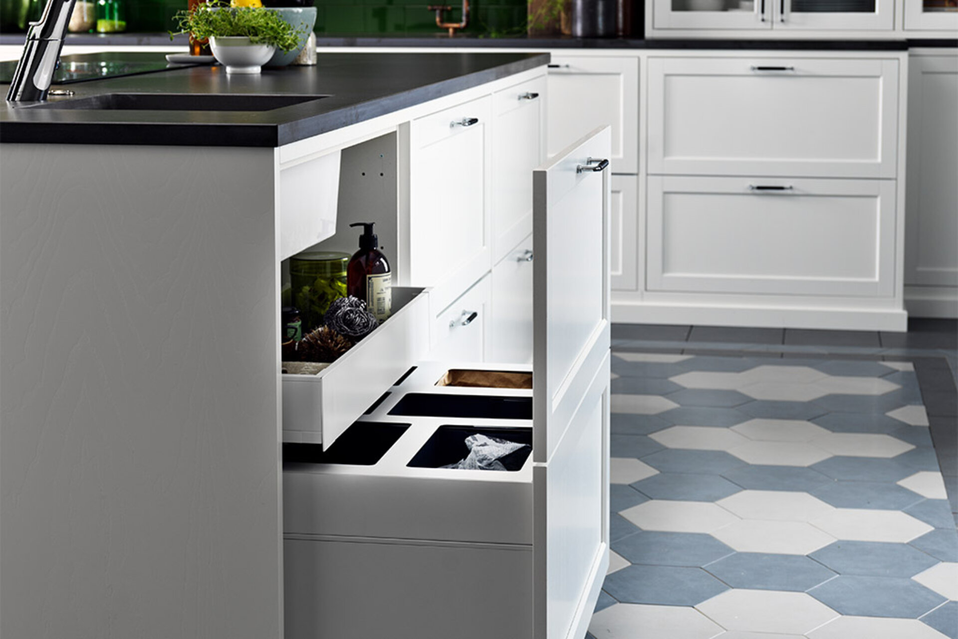 Køkken - Skab med skuffe til affaldssortering