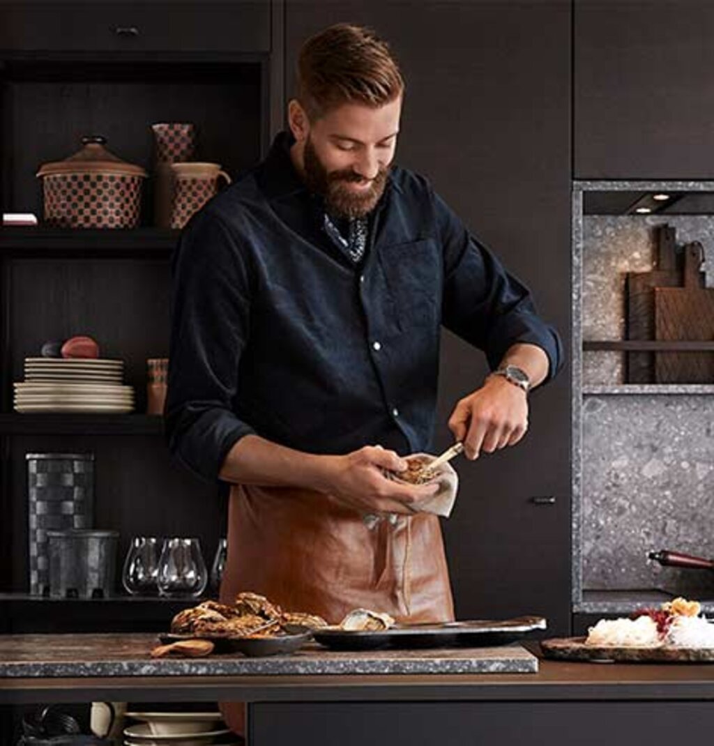 Bistro ask brunbejdset og sort