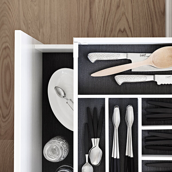 Køkken - Hvid skuffe med side i metalplade Køkken - Hvid skuffe med side i metalplade